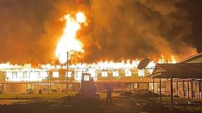 煮水睡着导致瓦斯炉起火．长屋大火夺1命