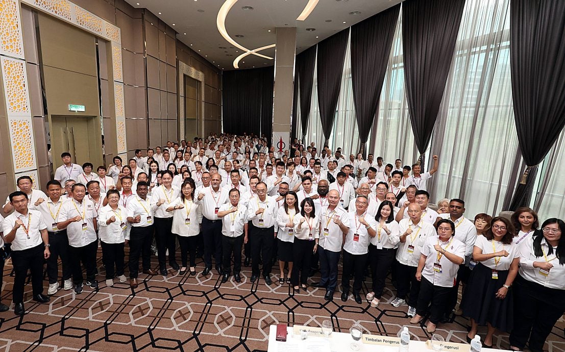 ME02主文-大都会/直区行动党大会/4图