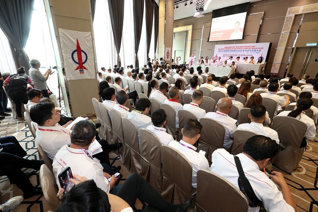 ME02主文-大都会/直区行动党大会/4图