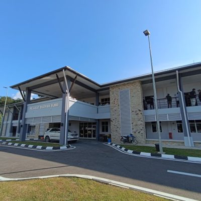 罗茜：新办公楼启用  . 苏必士县公署提高效率