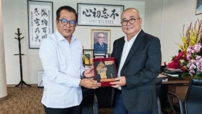 俞小珊：背景经济活动相似 . 美里 巴厘巴板可缔友城