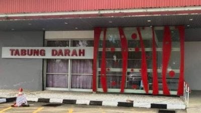 医院呼吁民众挽袖捐献 . 捐血者将获赠匙圈