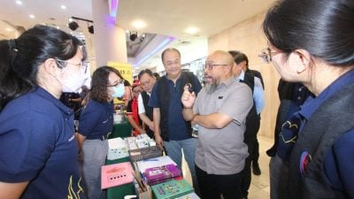 副市长：没吃饭睡不够．太忙碌忘了照顾身子