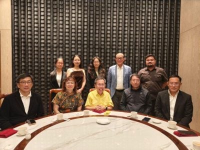 视察复旦工程进展 . 欧阳玉靖11月杪访美里