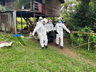 反锁在厕所内 . 男子如厕暴毙