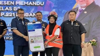 哈斯比：必须遵守规则．年轻人骑摩托别飙车