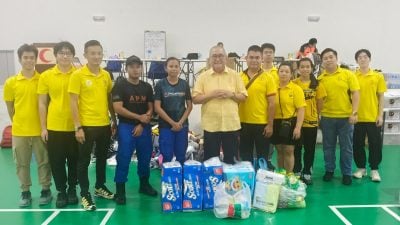 大火烧7木屋1家具店  俞小珊：多个部门决定 . 烧毁重建须待审批