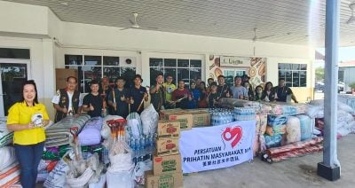 大火烧7木屋1家具店   陈超耀：各方伸援送暖灾黎 . 物资 日用品纷至沓来