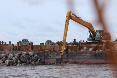 工程局提供技术协调 . 确保疏浚进展顺利