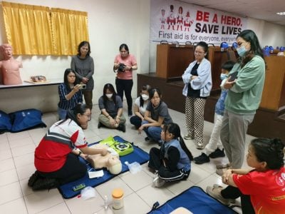 谢姿莹：黄金时间仅数分钟 . CPR与AED抢救心脏骤停者