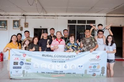 最小3岁 最大85岁 . 四代人下乡播爱