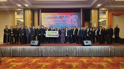 设宴款待中国大使  许信隆：中国大使亲临美里 . 期待马中更深层合作