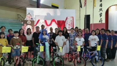 双溪仁华小儿童节庆典 学生欢声笑语 气氛热闹