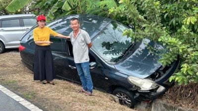 轿车失控撞路肩 幸司机无大碍