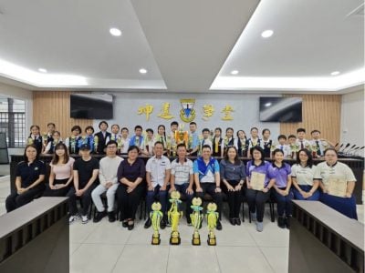 郑明发杯华小辩论赛  蕉赖十一哩华小队夺冠 