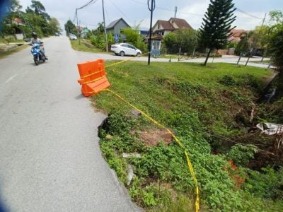 阿兵路路崩逾半年未修  进出车辆多 民众忧 