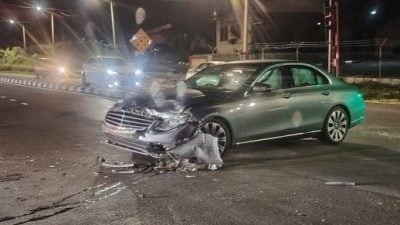 鲁莽行驶闯红灯视频屡上网　四驱车司机深夜再肇祸遭扣捕