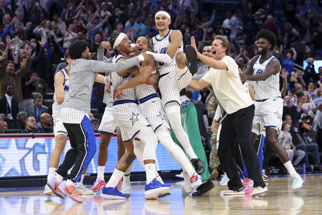 NBA|维金斯剩0.4秒空中接力灌篮  热火加时绝杀骑士