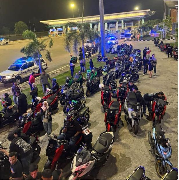 NS芙蓉/深夜大道飙车玩命摆“超人”姿势 警方突击行动一网打尽