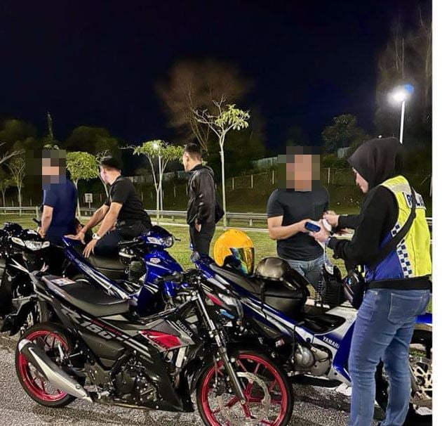 NS芙蓉/深夜大道飙车玩命摆“超人”姿势 警方突击行动一网打尽