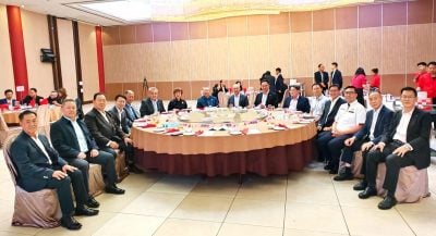 中使馆代表团   访森巩固经贸合作