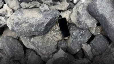 女子手机掉新疆乱石堆  3年后被跨越5000公里送还