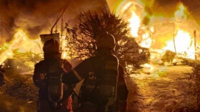 凌晨大火吞噬木屋 华裔老翁葬身火海