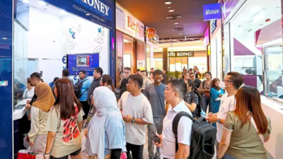 Stronger ringgit spurs more Malaysians to buy foreign currency