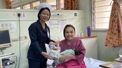 本周关注‧人物生活：母乳，妈妈给的第一份礼物（中篇）.莫莉：喂养虽繁复麻烦 母乳 增亲子关系