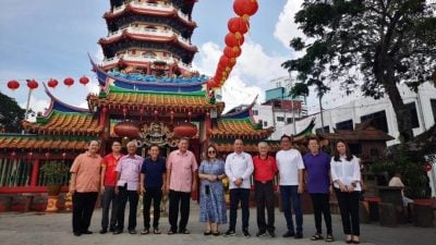 UNIFOR总监带队访伯公庙 . 赞叹钦佩传统建筑艺术