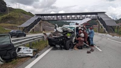 货卡追撞罗里 女乘客抢救5小时不治