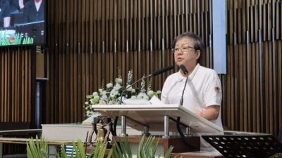 张晓卿追思礼拜 “知识不如智慧，成功不如成人” 张莹：父亲留下的指路明灯