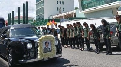 张晓卿举殡|灵车经过常青大厦 数百职员列队鞠躬送别大家长