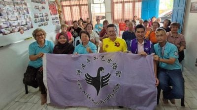 “创艺钥匙圈”工作坊给力帕金森 . 钱进一：借艺术创作减缓病情