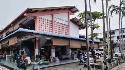 连续5年承包市场清洁工作 . 拉让花园睦邻会表现获肯定