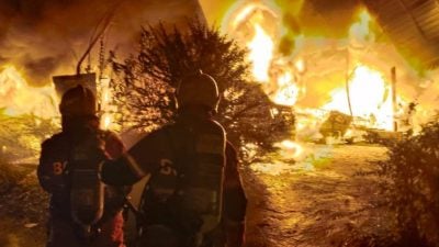 大火凌晨袭击木屋 . 97岁老翁葬身火海