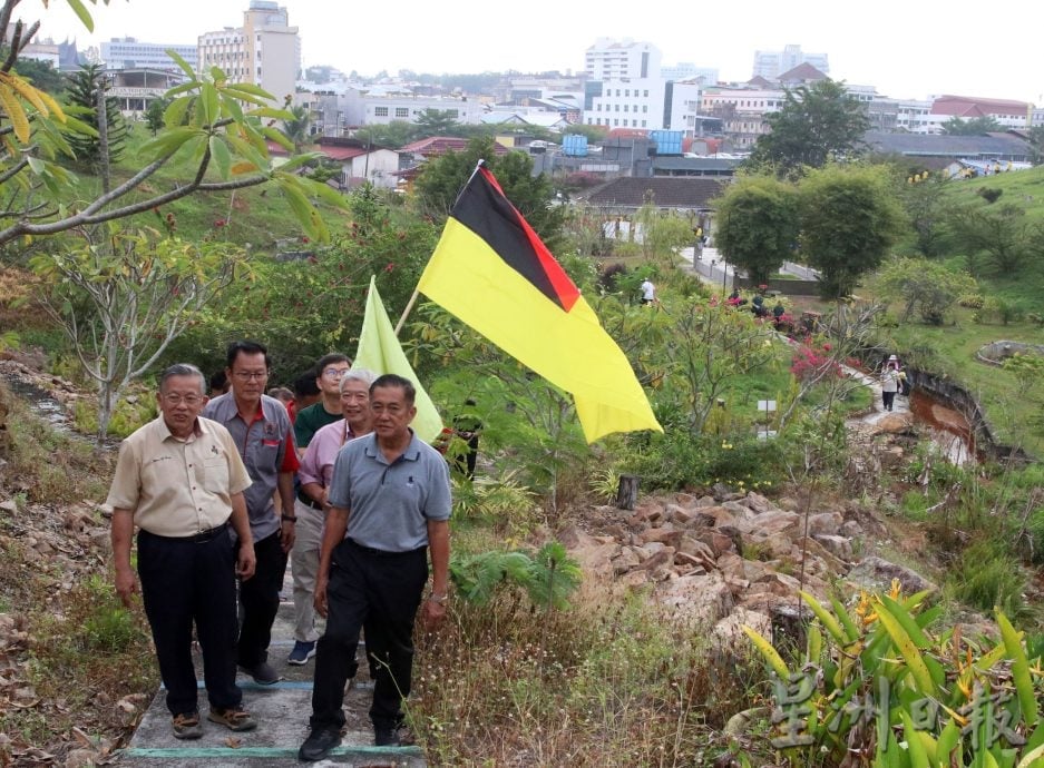 周世扬:报名逾300人出席不足八成 重阳登高行不该流于敷衍式参与