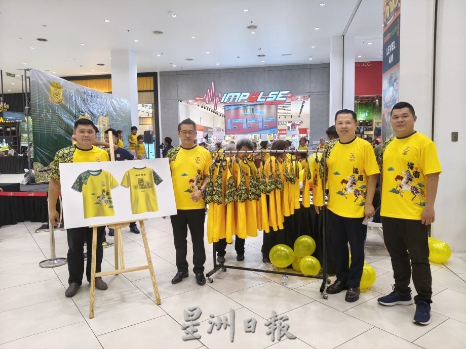 一骑当先传承海南魂   新山海南会馆推出2026游神衣