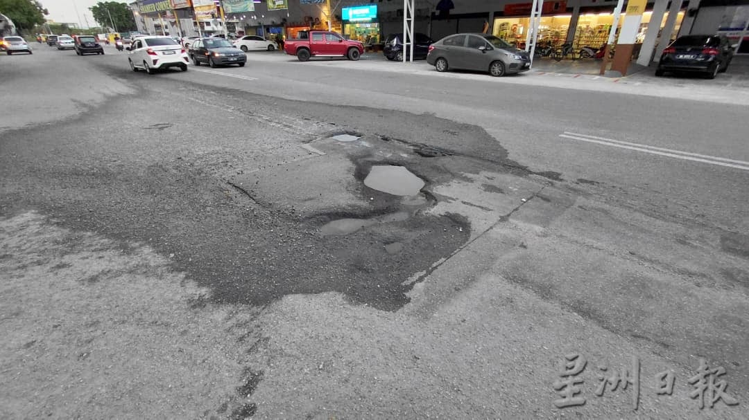 轮胎损坏跌伤可索赔 雨季路坑洞投诉激增