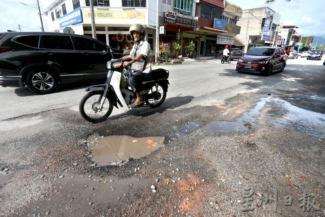 轮胎损坏跌伤可索赔 雨季路坑洞投诉激增