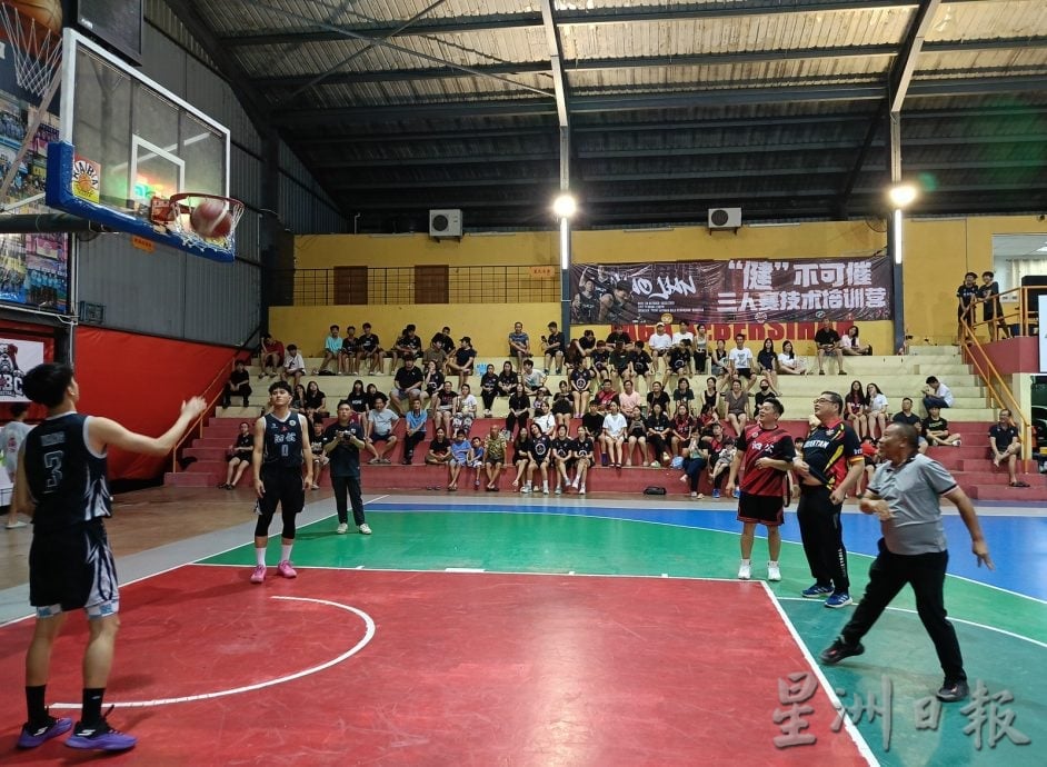 东：（已发布）2025年度第二届马来西亚泗公联谊总会彭亨关丹区会男女常年杯主持开幕