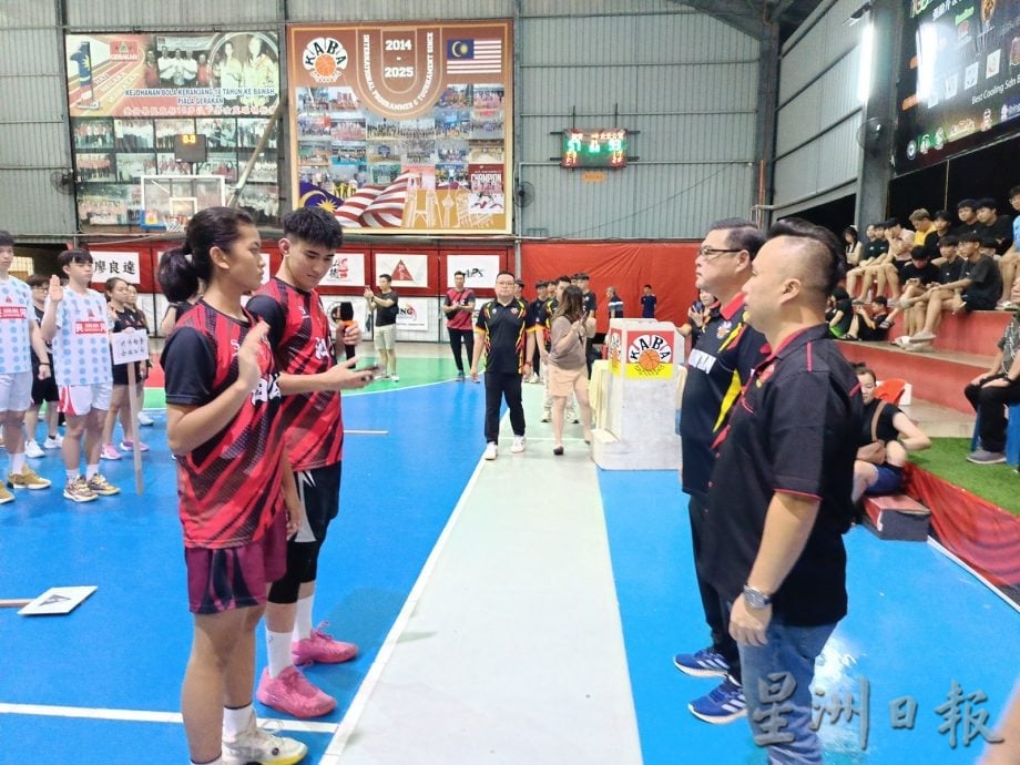 东：（已发布）2025年度第二届马来西亚泗公联谊总会彭亨关丹区会男女常年杯主持开幕