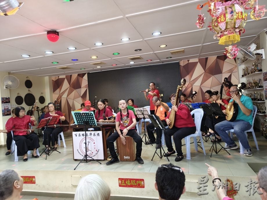 东:关丹和声音乐协会和手风琴乐团为直凉老人院带来音乐飨宴