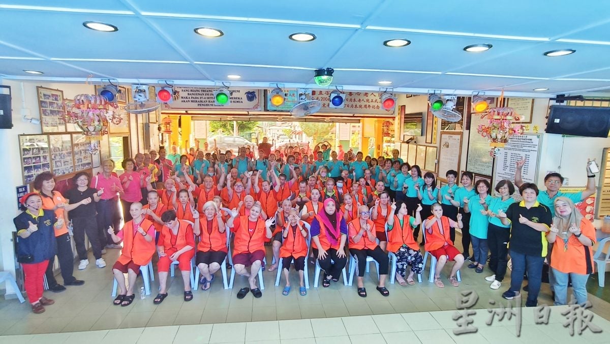 东：关丹和声音乐协会和手风琴乐团为直凉老人院带来音乐飨宴