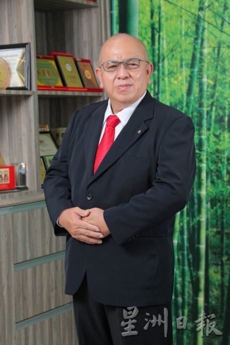 《金典名号之腾飞星企》特刊移交仪式