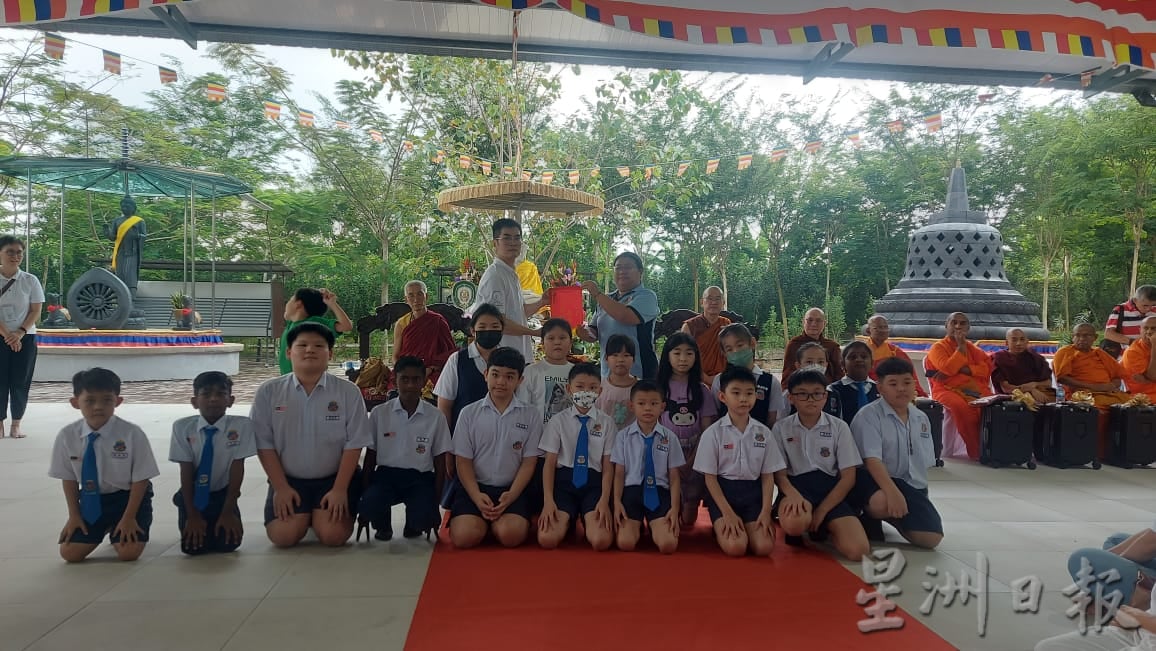 （古城第五版主文）马六甲梵行寺禅林迦蒂那（Kathina）袈裟供养佳年华盛会，近千人共襄盛举