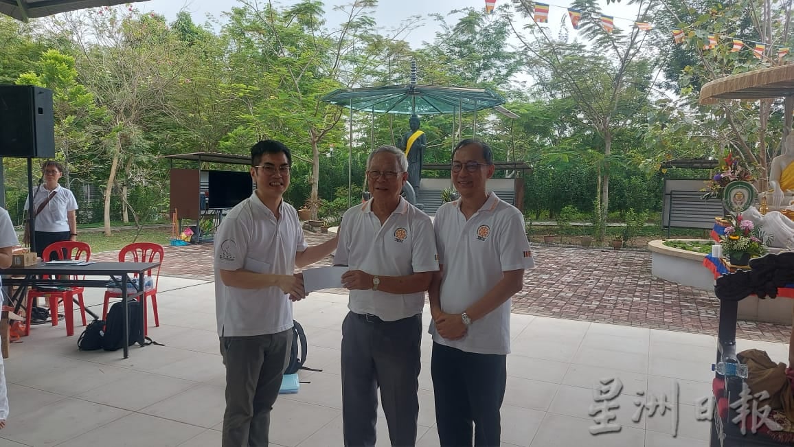 （古城第五版主文）马六甲梵行寺禅林迦蒂那（Kathina）袈裟供养佳年华盛会，近千人共襄盛举