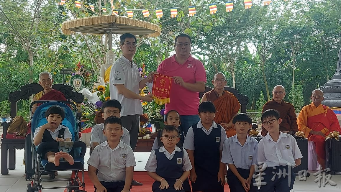 （古城第五版主文）马六甲梵行寺禅林迦蒂那（Kathina）袈裟供养佳年华盛会，近千人共襄盛举