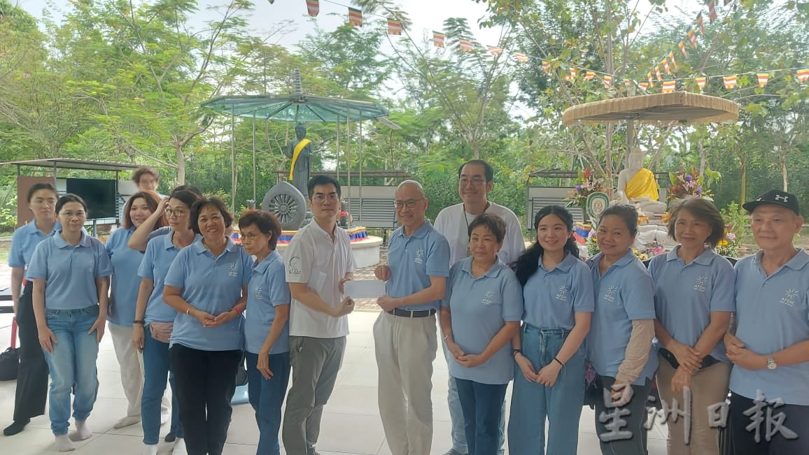 （古城第五版主文）马六甲梵行寺禅林迦蒂那（Kathina）袈裟供养佳年华盛会，近千人共襄盛举