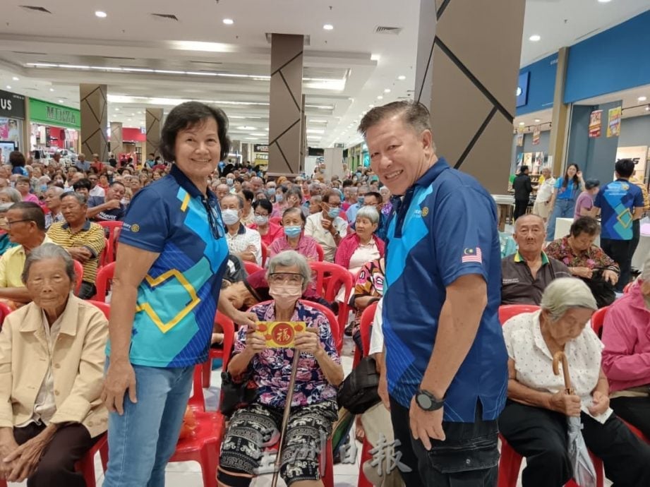 大马羽球男双吴世飞返乡　现身淡边扶轮社捐血活动成全场焦点